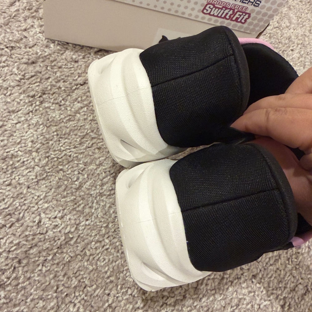 NEW Skechers Women's Glide Step Sneaker - Picture 5 of 7